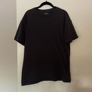 Men’s soft essentials relaxed fit tee.